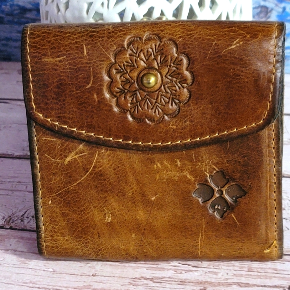 Patricia Nash bifold wallet